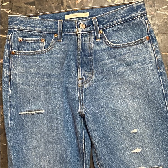 Levi’s Women's 27 Wedgie Button Fly Distressed Jeans Medium-Light Wash Blue - Picture 5 of 8